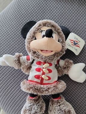 Disney Cruise Line Wonder Alaska Minnie 12” - NWT